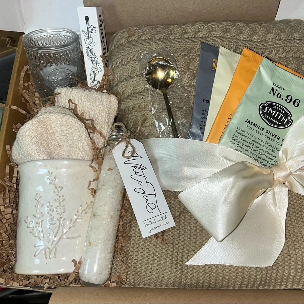 Cozy ‘Hygge’ Gift Set - Picture 1 of 13